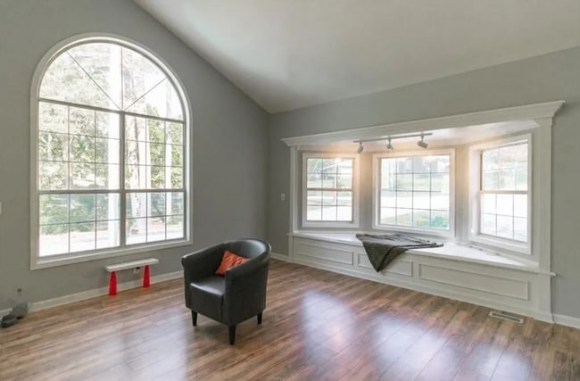 Ventana salediza del desván - 418 Bolijeri Blvd Unidad A