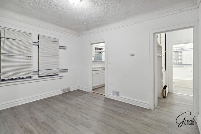 Photo - 16901 Log Cabin St Unit 2 - Upper