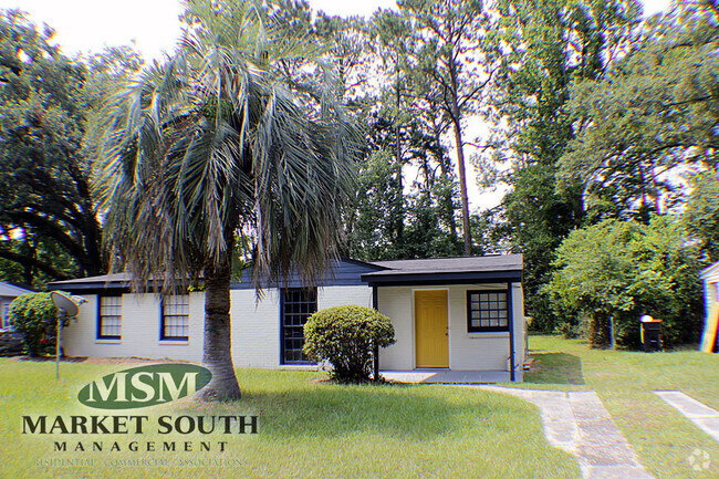 Building Photo - BRICK RANCH OFF SKIDAWAY- AVAILABLE NOW! Rental