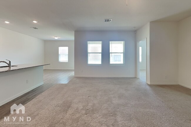 1044 Banyon Tree Ln