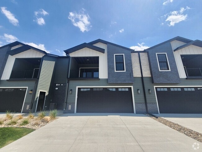 Building Photo - Brand New Townhomes!