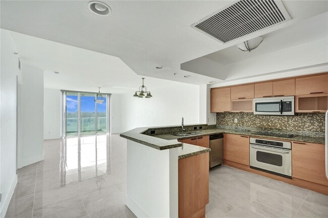 Building Photo - 14951 Royal Oaks Ln Unit 806