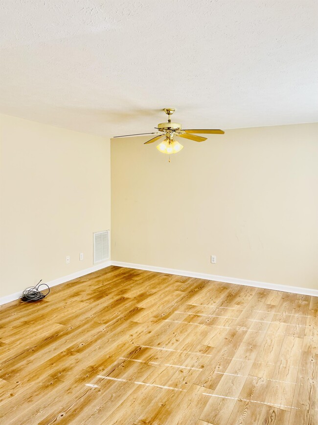Photo - 194 Mulberry Cir