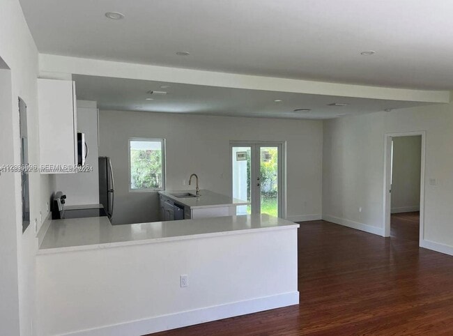 Photo - 2250 SW 21st St