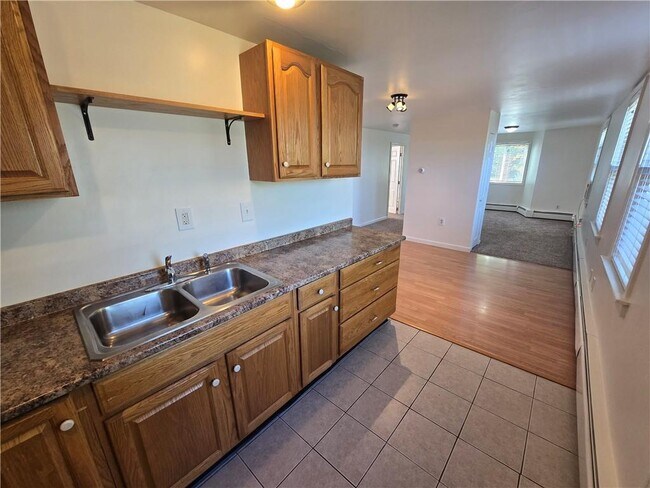 Photo - 180 S Main St Unit B