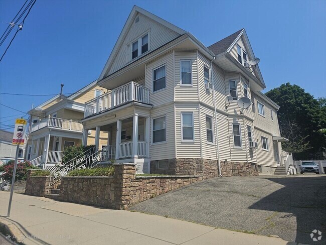 Building Photo - 51 Elm St Unit 2 Rental