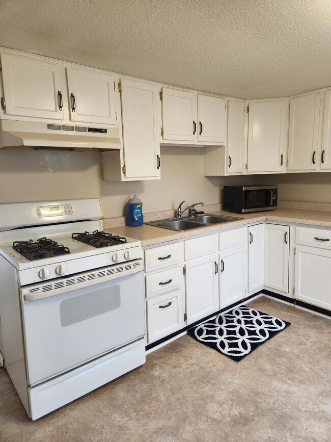 Photo - 212 E Marshall St