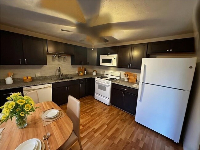 Photo - 205 Woodside Dr