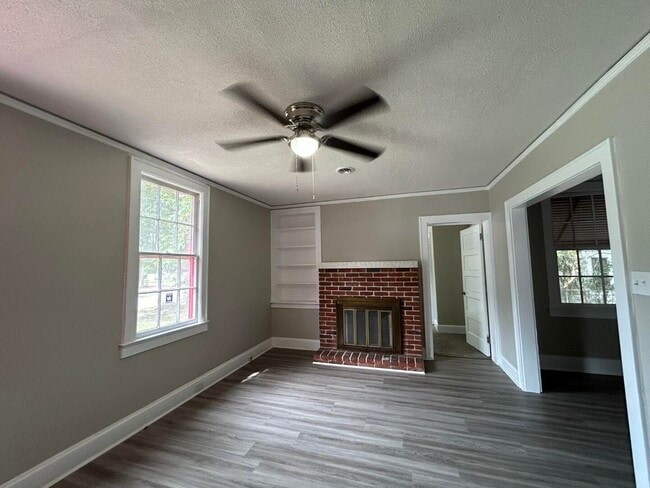 Photo - 411 E Charlotte Ave