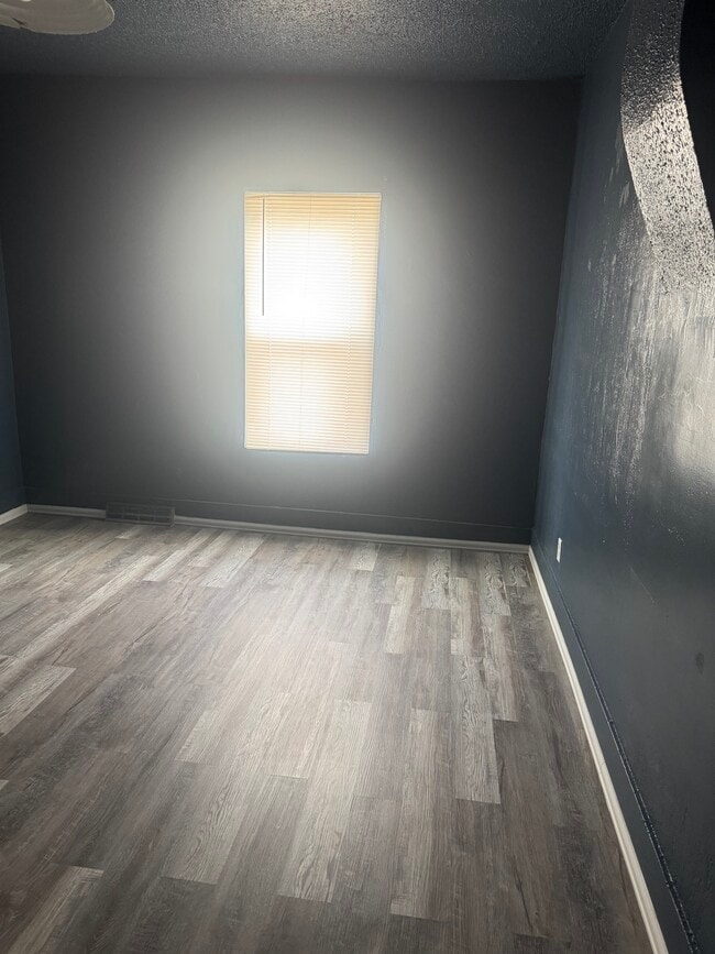 Photo - 221-211 11th St