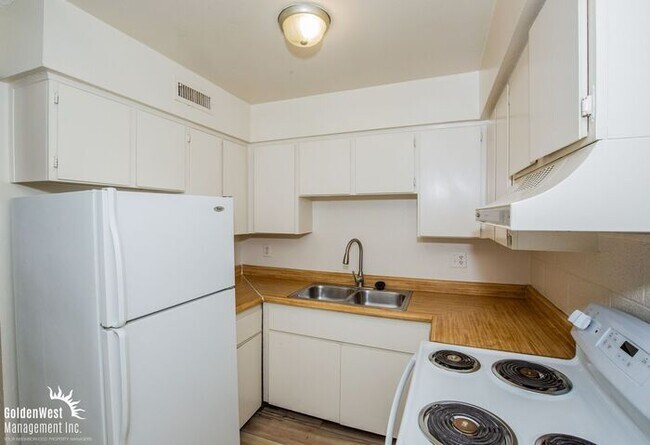 Photo - Cozy 1Bdm 1Ba Apartment with Pool Access in Central Las Vegas