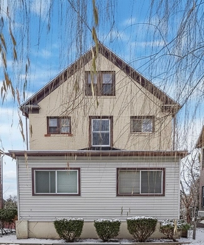 Building Photo - 404 N Bentley Ave