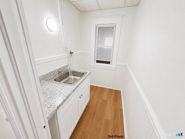 Photo - 18 Buell St Unit 3