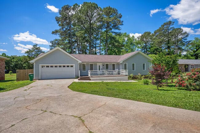 Photo - Room in House on Greg Dr SW