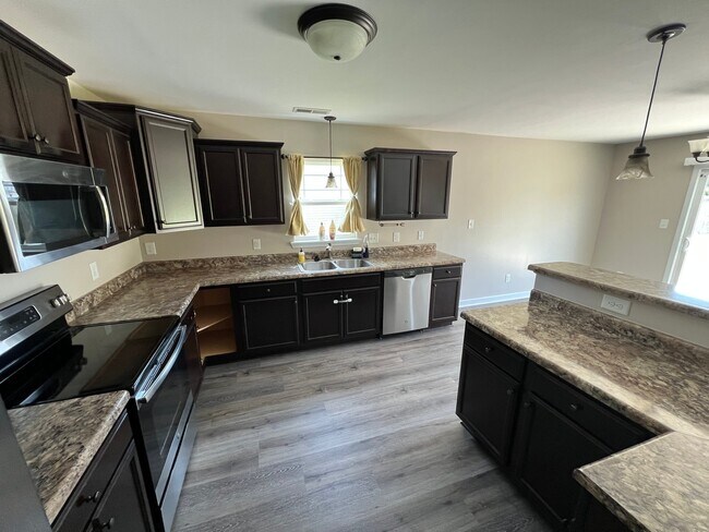 Photo - 208 Breakwater Dr