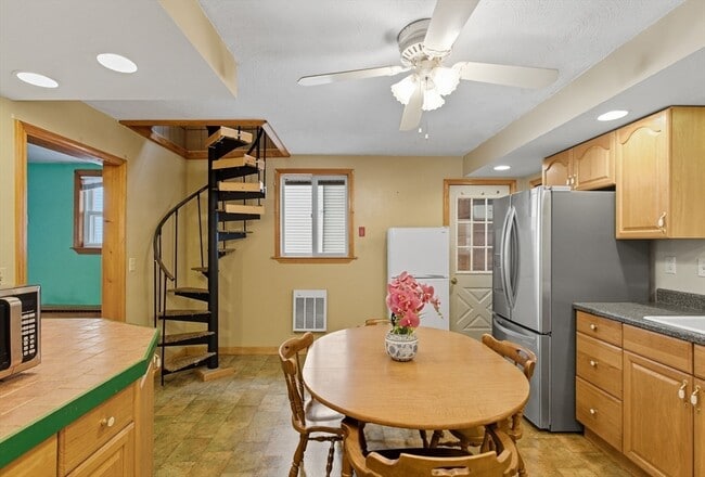 Photo - 60 Haines St