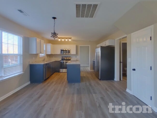 Photo - 1402 Weston Ln