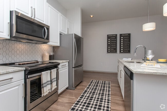 1BR, 1BA - 774SF