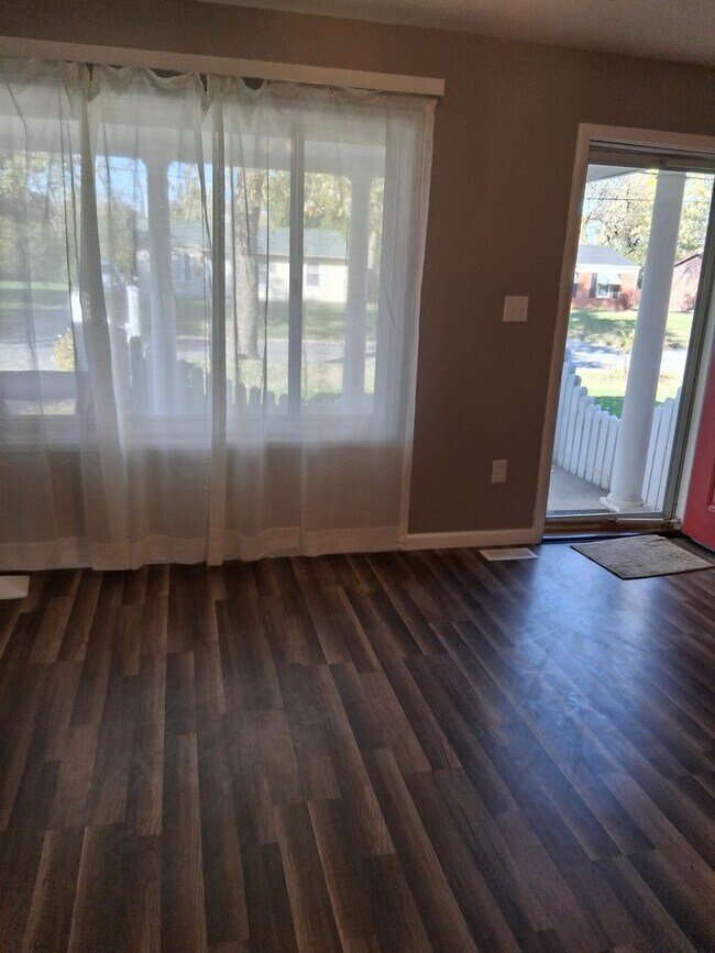 Photo - 5264 Whaley Dr