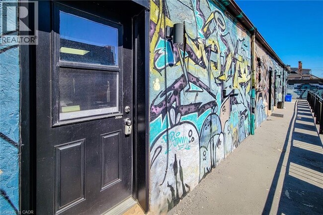 Photo - 308 Barton St E Unité A