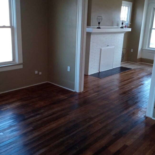 Photo - 1928 Gladstone St