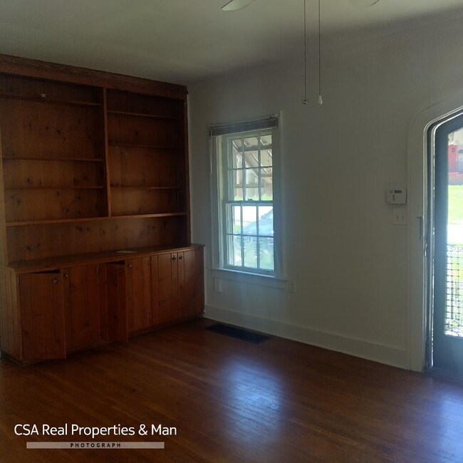 Photo - 1691 Beecher St SW