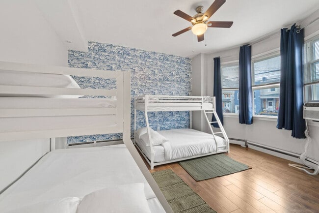 Building Photo - 35 W 50th St Rental