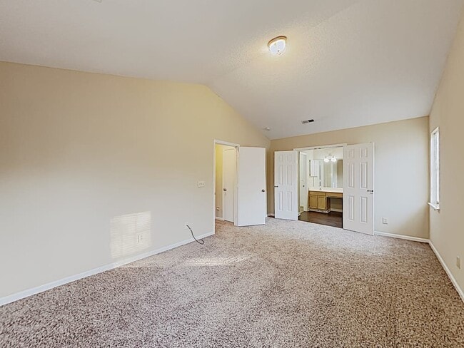 Photo - 8629 Lockerbie Ln