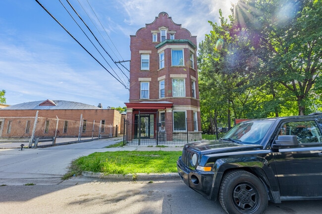 Building Photo - 5115 S Laflin St Rental