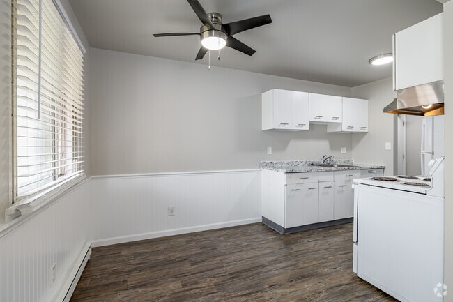 1BR, 1BA - 725SF - Dining Room