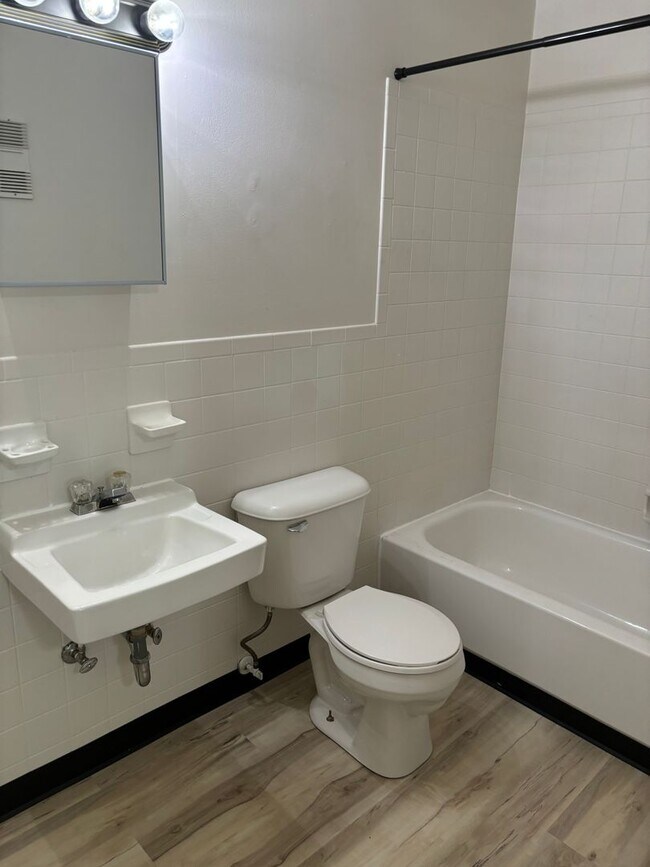 Photo - Holly Apartments