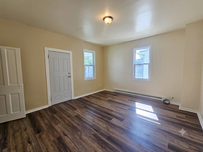 Photo - 327 E Locust St