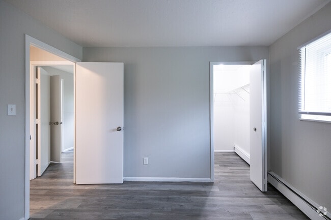 V Suite - Bedroom 2