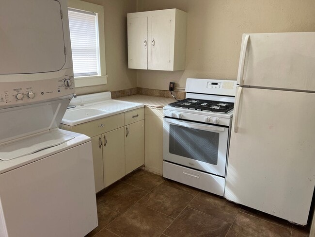 Photo - 232 1/2-230 1/2 Wilson Ave Unidad 230