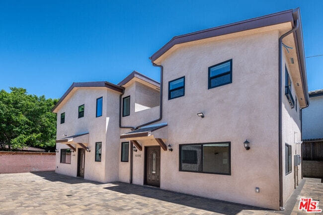 Building Photo - 5220 1/2 Goodland Ave Rental