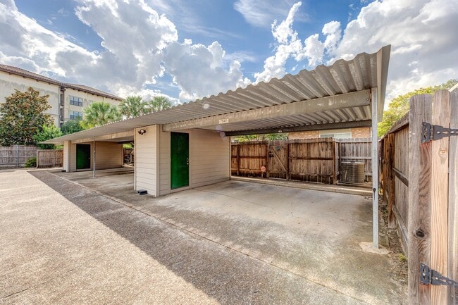 Building Photo - 7547 Brompton St Unit True