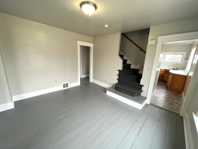 Photo - FIVE BEDROOM HOUSE !!. Just a four-minute ...