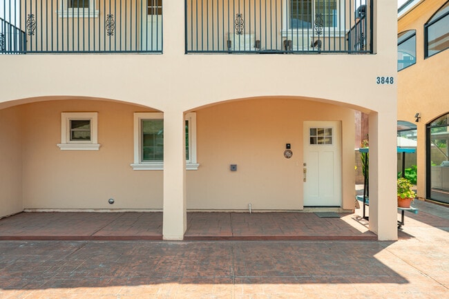 Stylish & Bright 2 Bed 2 Bath | Fully Furnished | Move-In Ready
