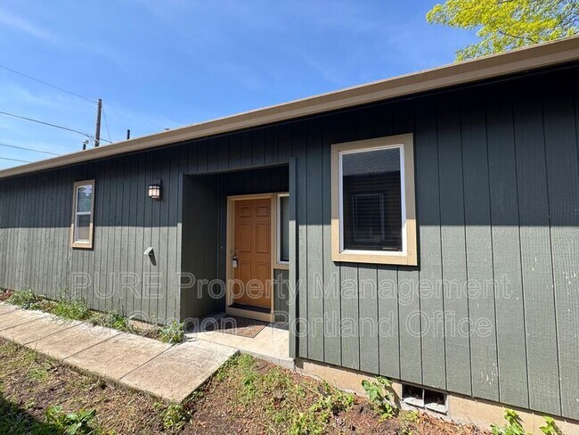 Photo - 10007 SE Amherst St