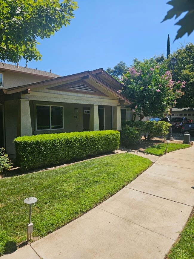 Spacious 3-Bed, 2-Bath Duplex with Private... - Spacious 3-Bed, 2-Bath Duplex with Private... House
