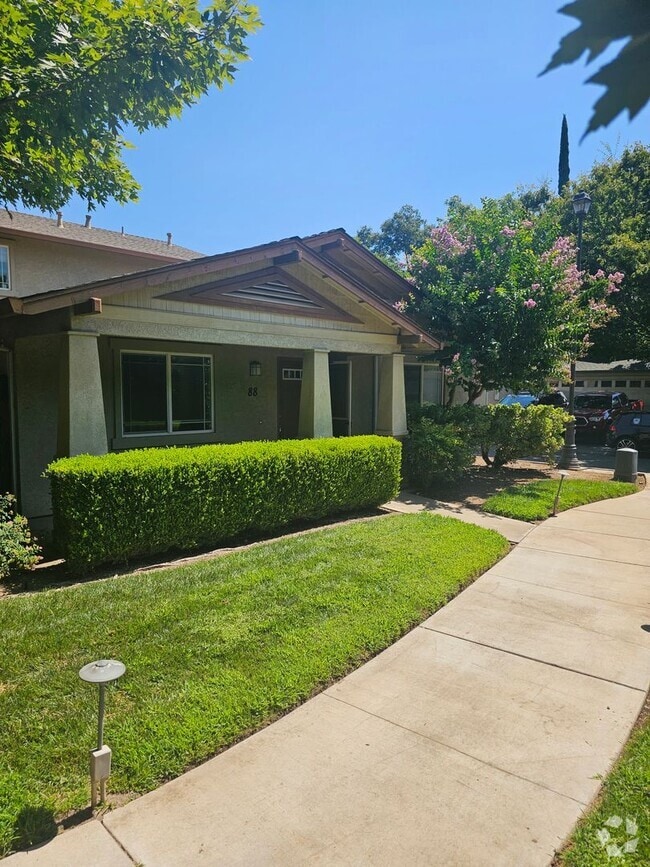 Building Photo - Spacious 3-Bed, 2-Bath Duplex with Private... Rental