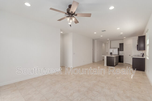 Photo - 38210 W Excussare Wy Casa