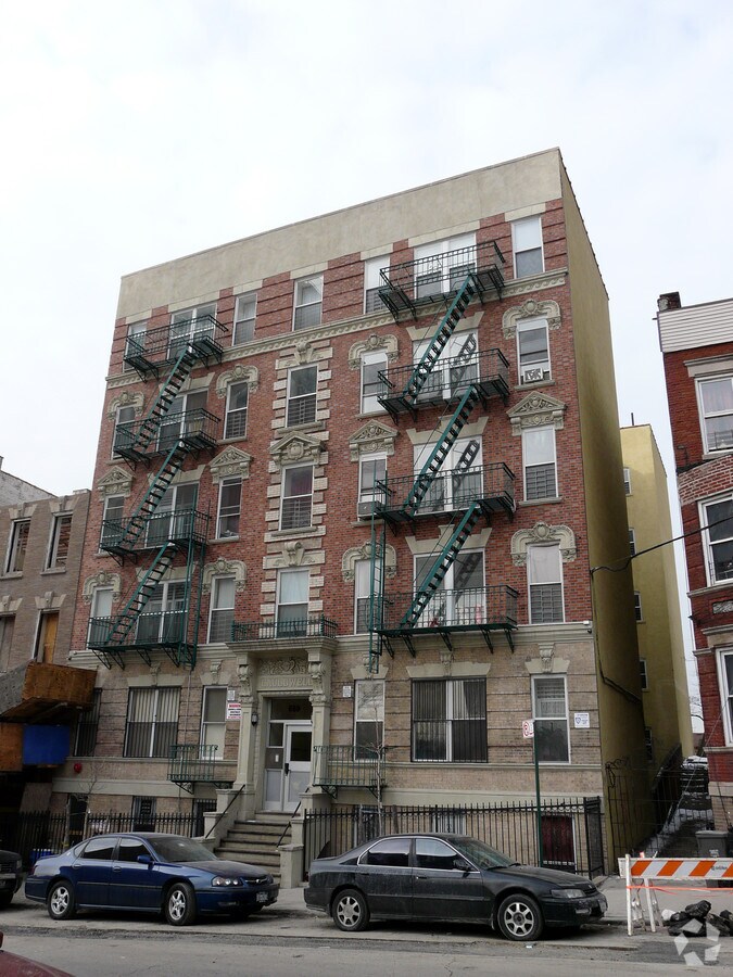 Photo - 671 Cauldwell Ave