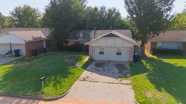 Spacious 5-Bedroom Home Near Tinker AFB an... - Spacious 5-Bedroom Home Near Tinker AFB an...