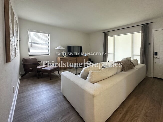 Photo - 928 9th Ave N