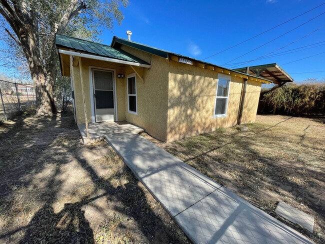 Building Photo - Located in Portales!! Cozy 1 bed! Rental