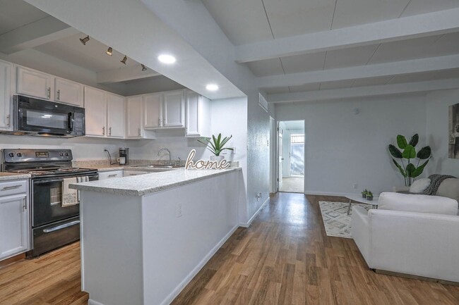 Photo - The Valencia Apartments