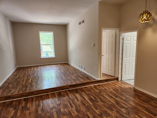 Photo - 903 Main St Apartments Unit 1