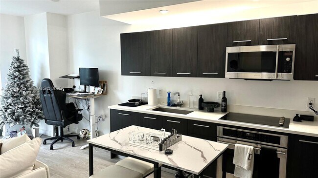 Photo - 55 SW 9th St Unidad 3702