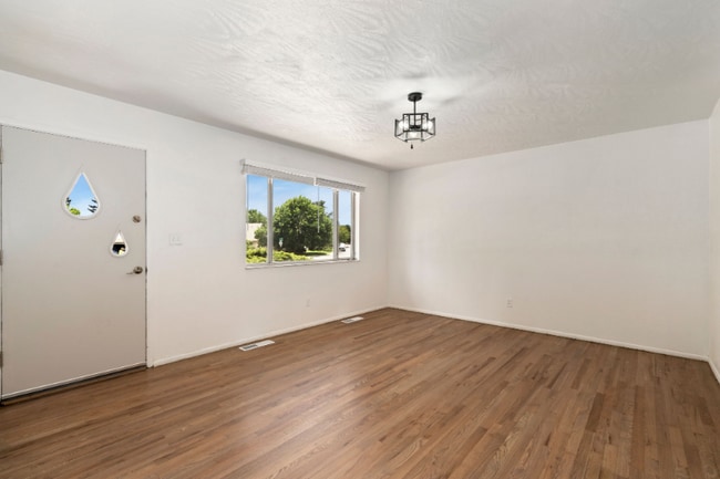 Photo - 1007 Redwood Dr